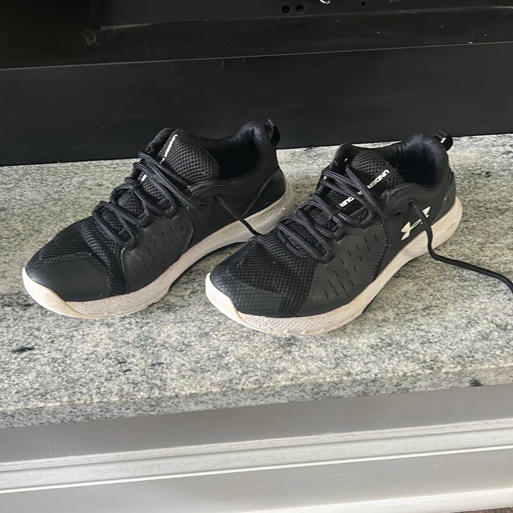 Men’s Size 8.5 Under Armor Shoes